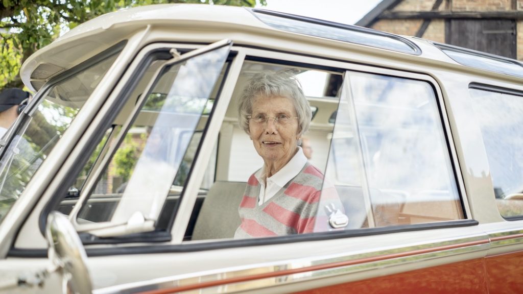 Jahre Nach Erstzulassung Trifft Vw Bulli Familie Besserlaengerleben At