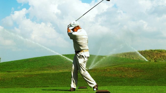 Golfsport ist gesund. Foto: Rainer-Sturm_pixelio.de