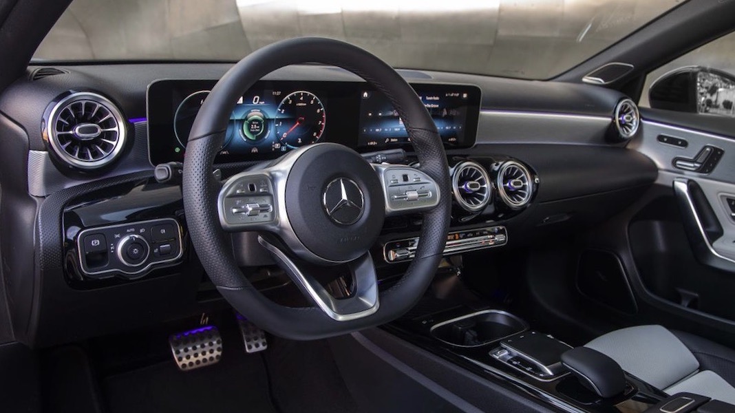 Mercedes A-Klasse Limousine: Stufenlösung