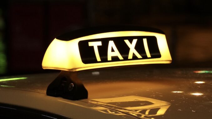 778471_taxi_timreckmann_pixelio